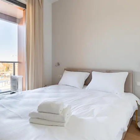 Apartment Stocznia Bright & Serene Riverside *
