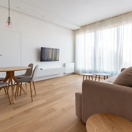 Stocznia Bright & Serene Riverside Apartment