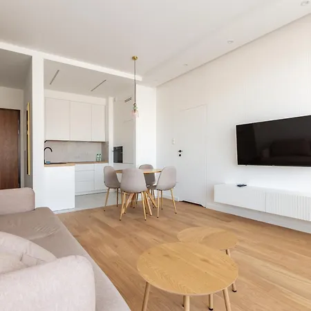 Stocznia Bright & Serene Riverside By Bookinghost