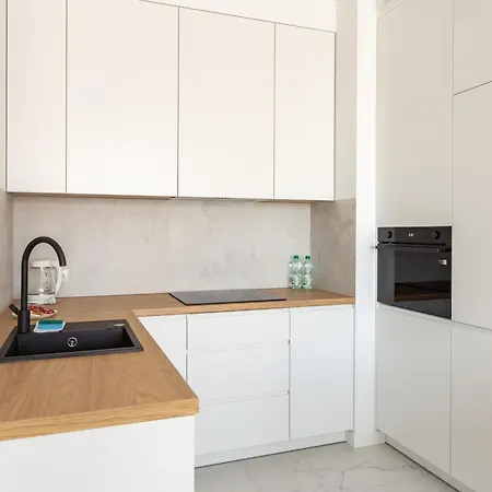 Stocznia Bright & Serene Riverside By Bookinghost *