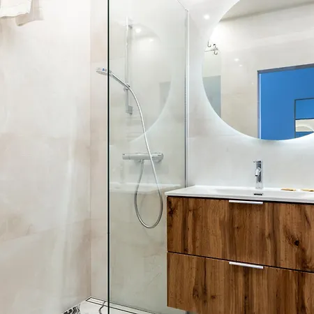 Stocznia Bright & Serene Riverside By Bookinghost