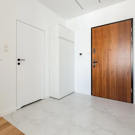 Stocznia Bright & Serene Riverside By Bookinghost