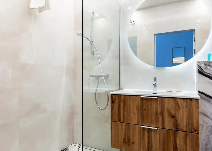 Stocznia Bright & Serene Riverside By Bookinghost