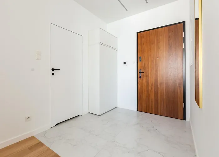 Stocznia Bright & Serene Riverside By Bookinghost